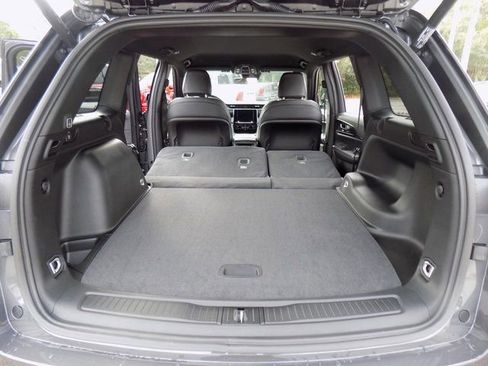 New 2025 Jeep Grand Cherokee Altitude image 24