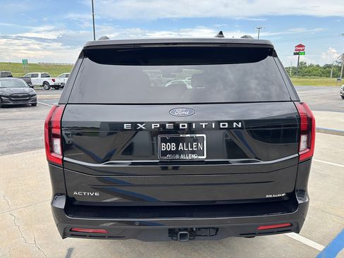 Used 2025 Ford Expedition Active AWD/4WD image 4