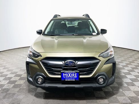 Used 2025 Subaru Outback Premium AWD/4WD image 2