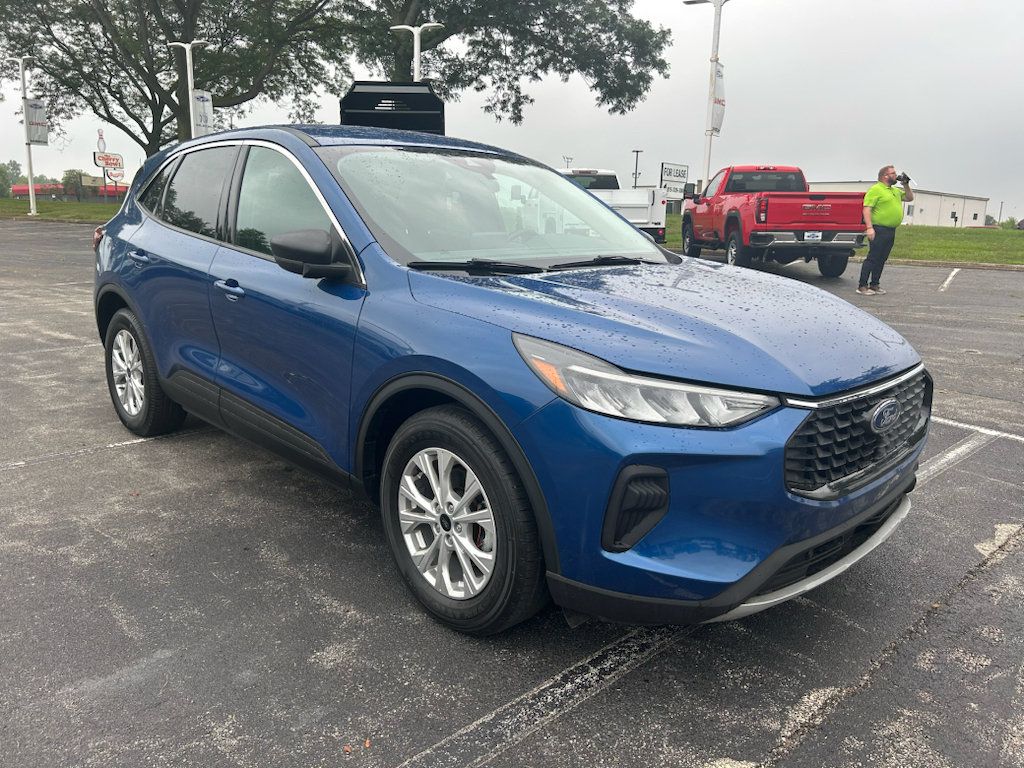 Used 2023 Ford Escape Active FWD image 3