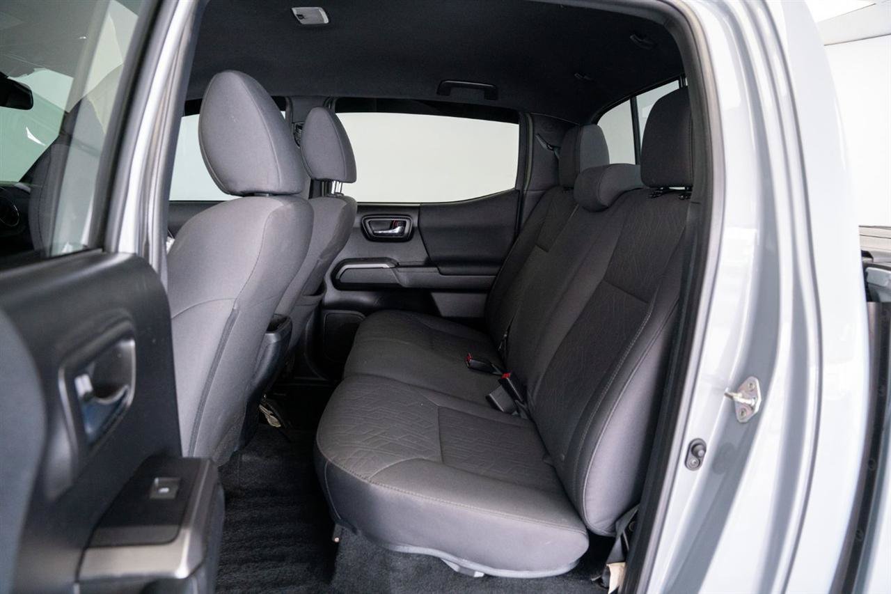 Used 2019 Toyota Tacoma TRD Off-Road AWD/4WD image 18