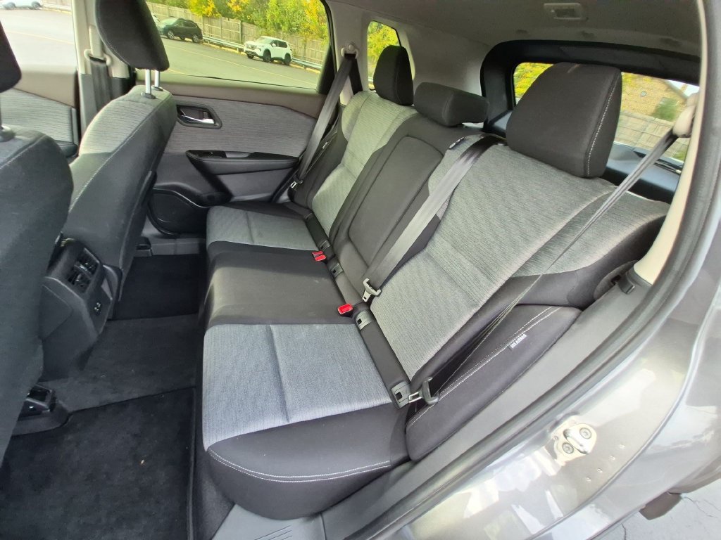 Used 2023 Nissan Rogue SV AWD/4WD image 22