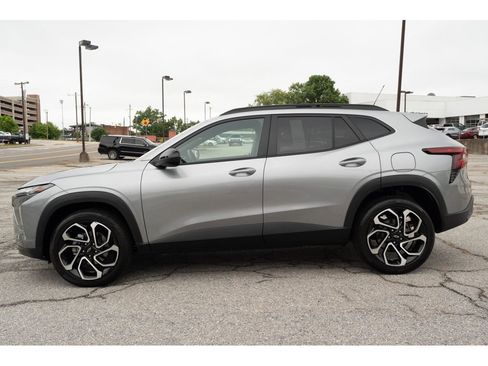 Used 2025 Chevrolet Trax RS w/ Driver Confidence Package FWD image 5