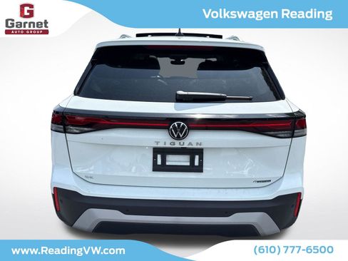 Used 2025 Volkswagen Tiguan SE w/ Panoramic Sunroof Package AWD/4WD image 4