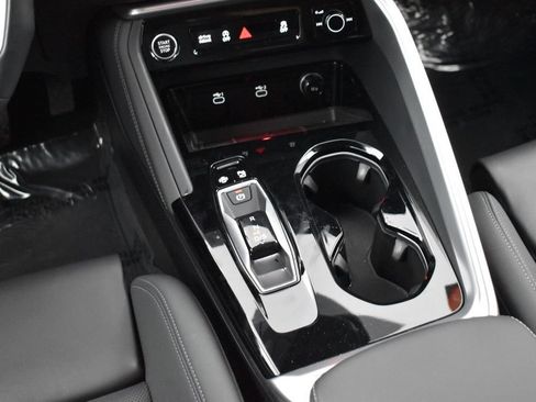 Used 2025 Audi Q5 Premium Plus w/ Premium Plus AWD/4WD image 15