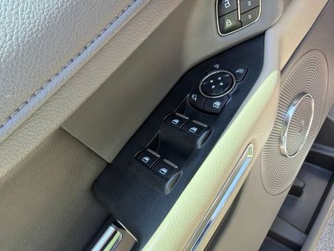 Used 2020 Ford Expedition XLT w/ Equipment Group 202A AWD/4WD image 22