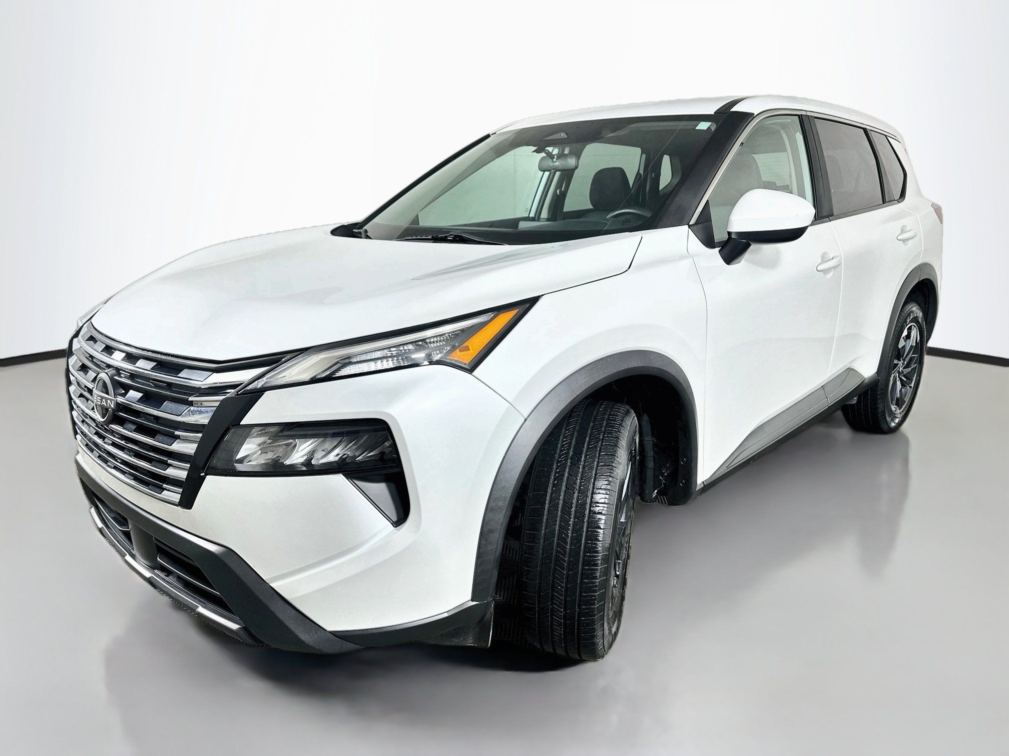 Used 2024 Nissan Rogue SV AWD/4WD image 3