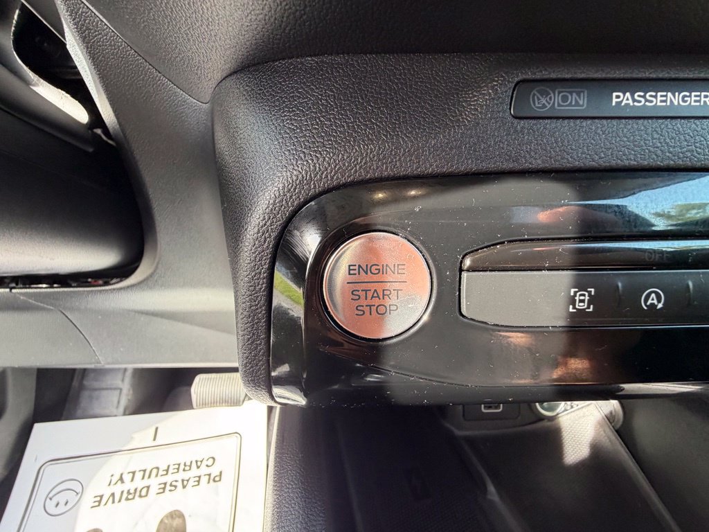 Certified 2025 Ford Escape Platinum AWD/4WD image 25