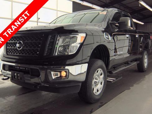 Used 2018 Nissan Titan SV image 1