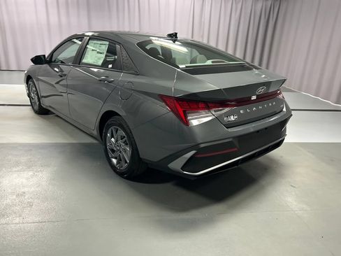 New 2026 Hyundai Elantra Hybrid FWD image 5