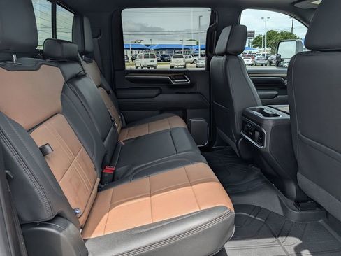 Used 2024 Chevrolet Silverado 3500 High Country w/ High Country Premium Package AWD/4WD image 31