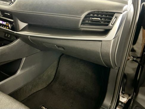 Used 2024 Nissan Rogue SV FWD image 35