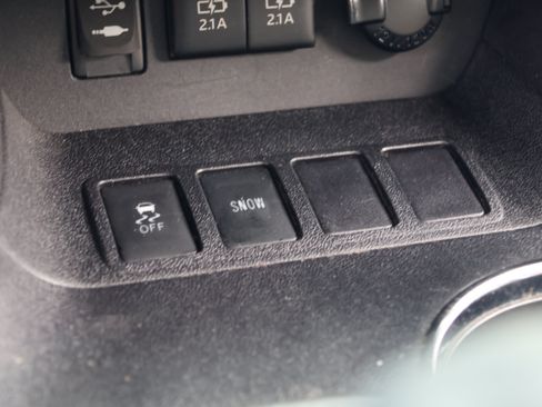 Used 2018 Toyota Highlander XLE FWD image 28