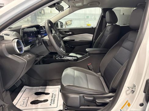 New 2026 Chevrolet Trax LT w/ Driver Confidence Package FWD image 27
