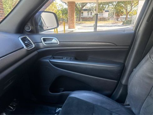 Used 2018 Jeep Grand Cherokee Altitude RWD image 23