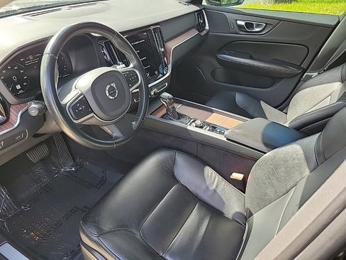 Used 2021 Volvo S60 T5 Momentum image 13