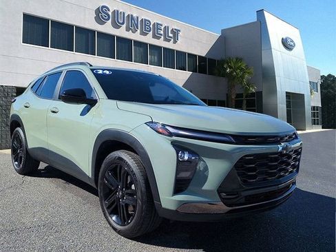 Used 2024 Chevrolet Trax ACTIV w/ Driver Confidence Package image 1