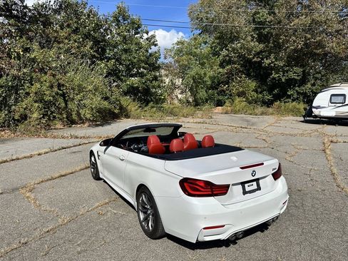 Used 2020 BMW M4 Convertible image 33