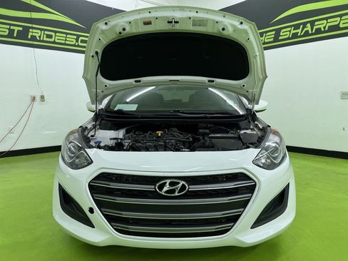 Used 2016 Hyundai Elantra GT FWD image 4