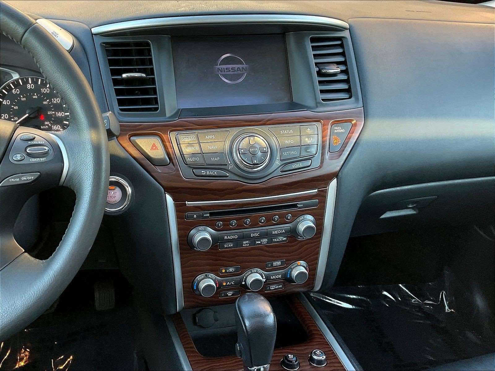 Used 2017 Nissan Pathfinder Platinum w/ Family Entertainment Package FWD image 11