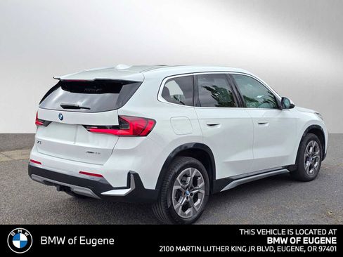 Used 2025 BMW X1 xDrive28i w/ Premium Package AWD/4WD image 3