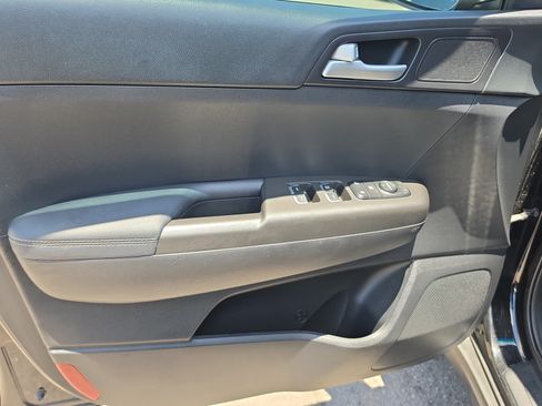Used 2020 Kia Sportage LX FWD image 17