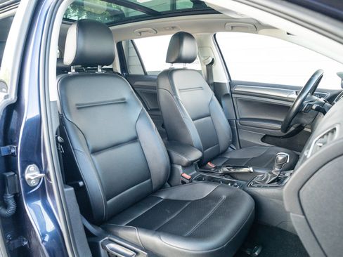 Used 2018 Volkswagen Golf SE FWD image 22