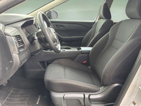 Used 2024 Nissan Rogue S FWD image 18
