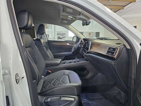 Used 2025 Volkswagen Atlas SE AWD/4WD image 10