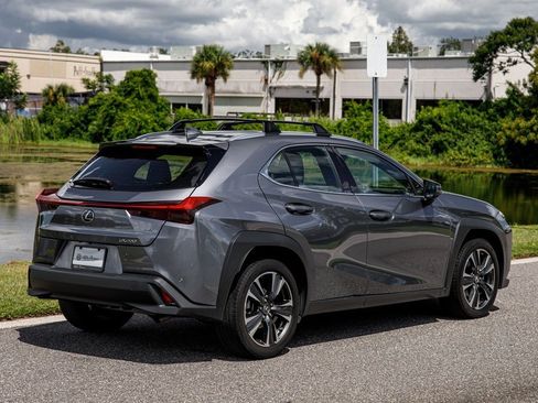Used 2019 Lexus UX 200 image 3