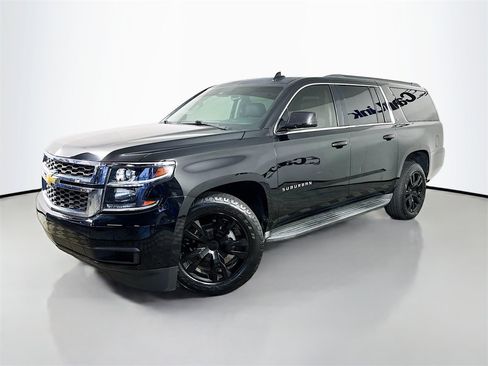 Used 2016 Chevrolet Suburban LT image 3