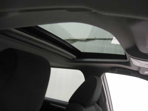 Used 2021 Toyota RAV4 XLE w/ Convenience Package image 3