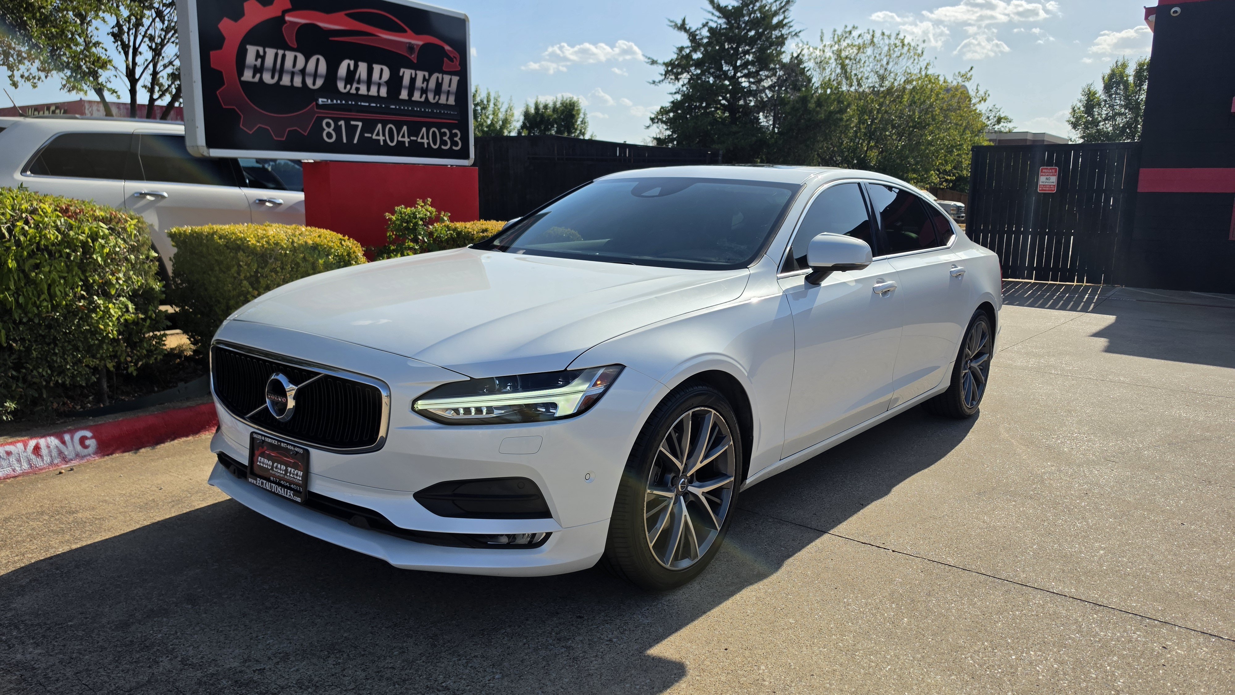 Used 2018 Volvo S90 T5 Momentum FWD image 1