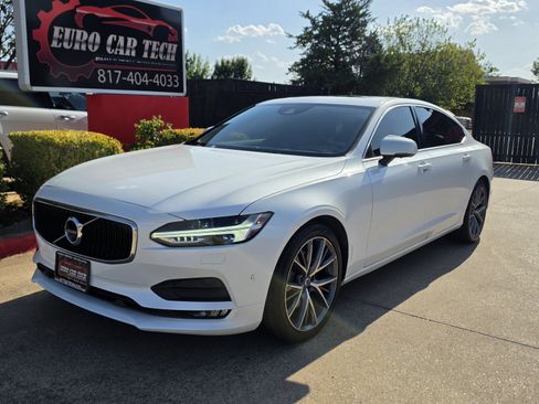 Used 2018 Volvo S90 T5 Momentum FWD image 1