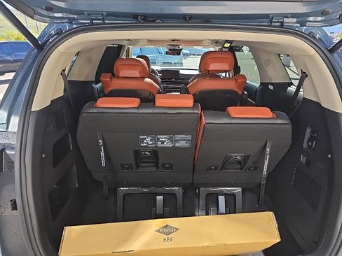 New 2025 Kia Carnival SX Prestige FWD image 13