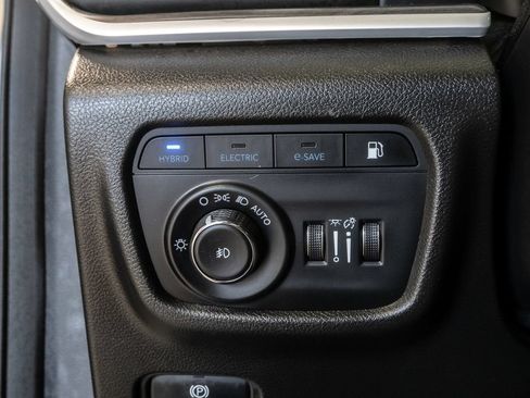 Used 2023 Jeep Grand Cherokee 4WD 4xe w/ Luxury Tech Group II image 15