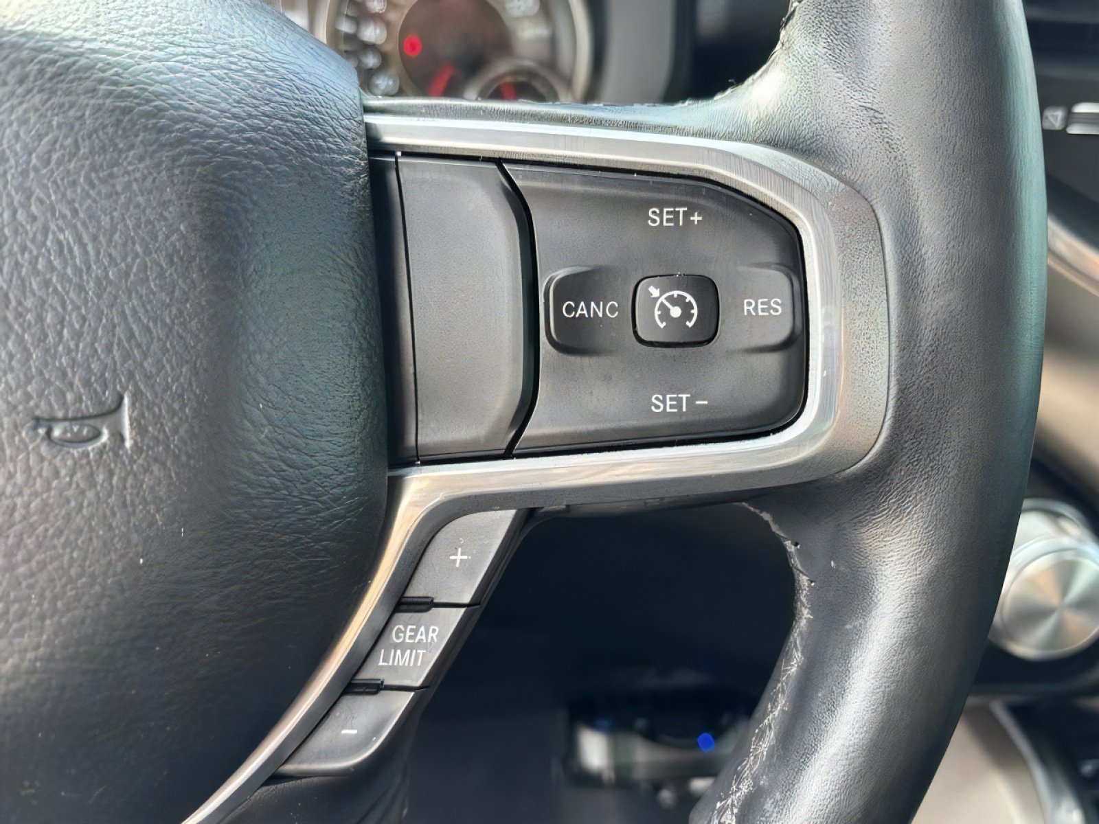 Used 2019 RAM 1500 Laramie AWD/4WD image 24