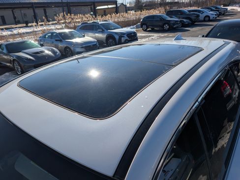 Used 2023 Acura MDX SH-AWD image 8