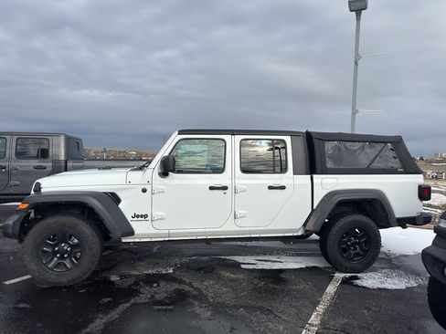 Used 2022 Jeep Gladiator Sport image 8