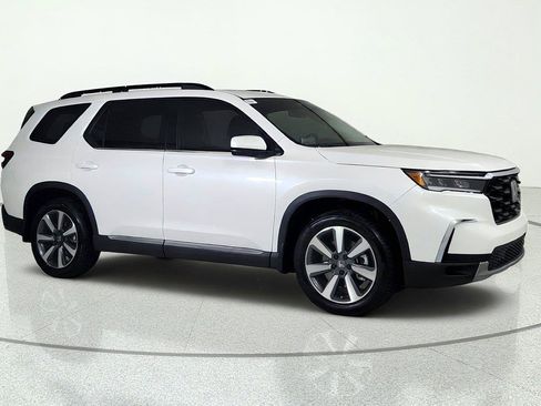 Used 2025 Honda Pilot Touring image 8