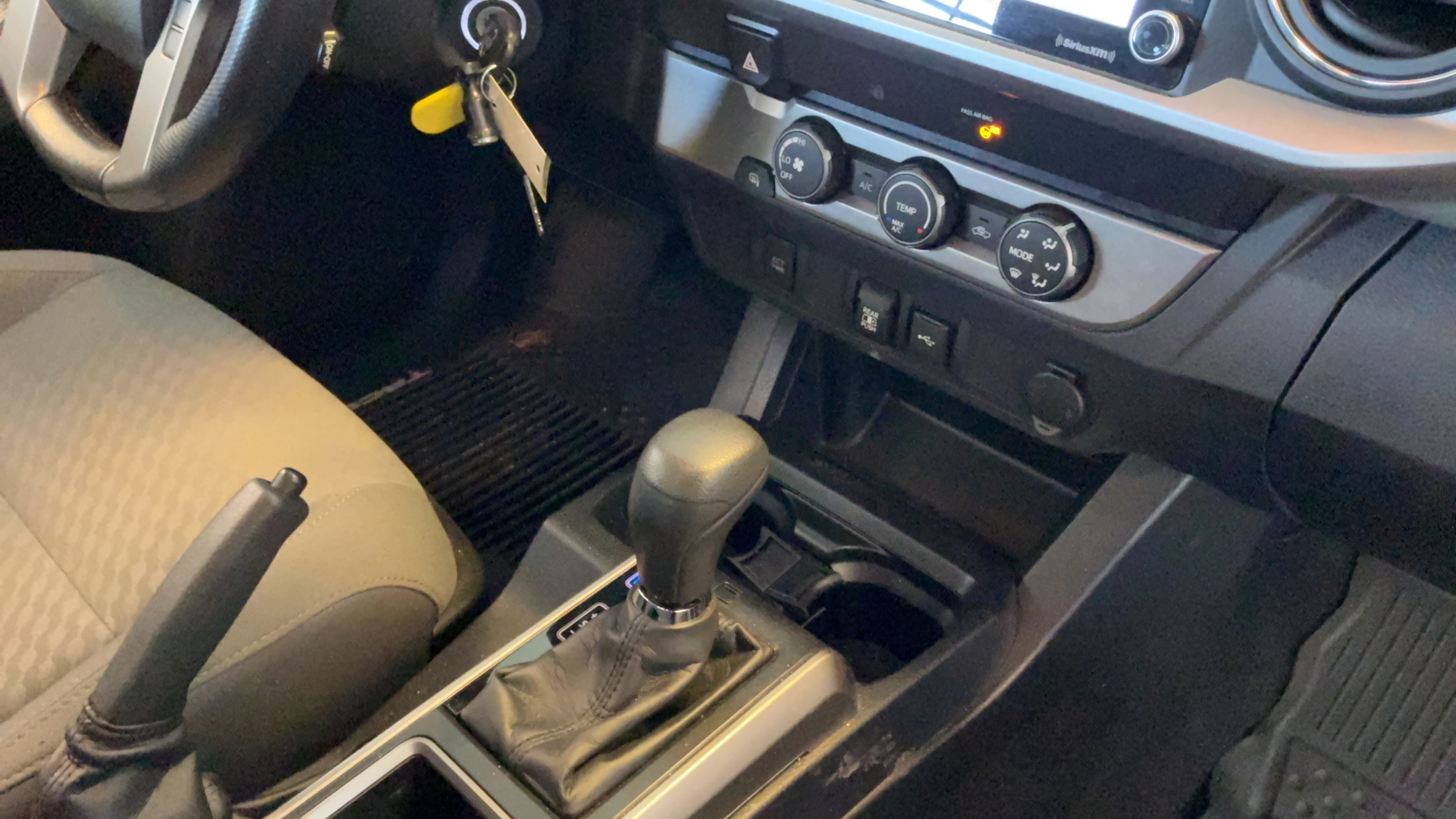 Used 2020 Toyota Tacoma SR5 RWD image 39
