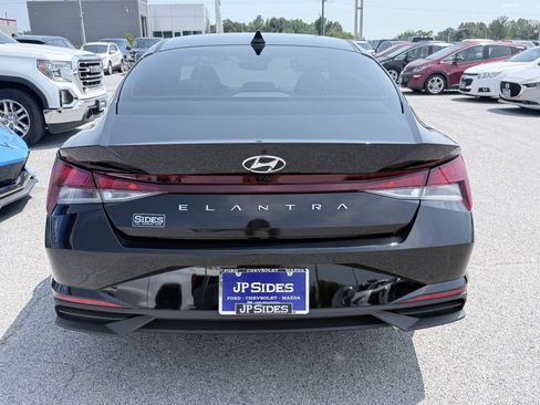 Used 2023 Hyundai Elantra SEL FWD image 6