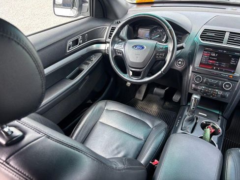 Used 2016 Ford Explorer XLT w/ Equipment Group 202A FWD image 15
