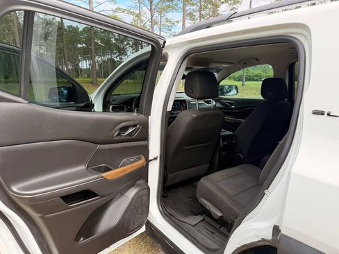 Used 2023 GMC Acadia SLE w/ Driver Convenience Package FWD image 22