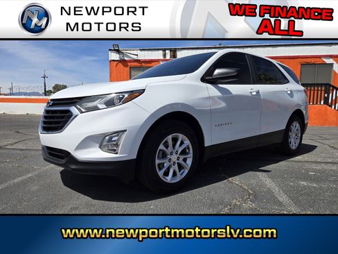 Used 2020 Chevrolet Equinox LS w/ LS Convenience Package FWD image 1