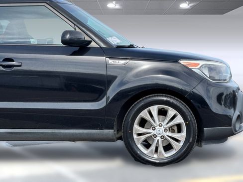 Used 2015 Kia Soul + FWD image 33