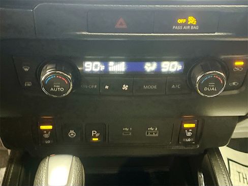 Used 2022 Nissan Frontier PRO-4X w/ Pro-4X Premium Package image 16