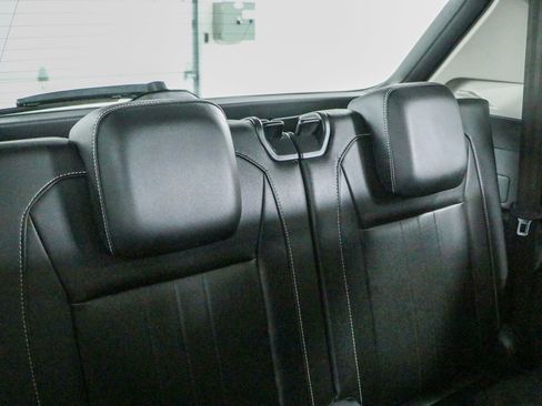 Used 2023 Volkswagen Tiguan SE w/ Panoramic Sunroof Package FWD image 30
