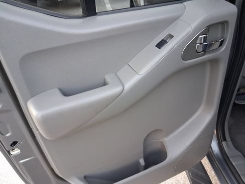 Used 2021 Nissan Frontier SV w/ Midnight Edition Floor Mats RWD image 16