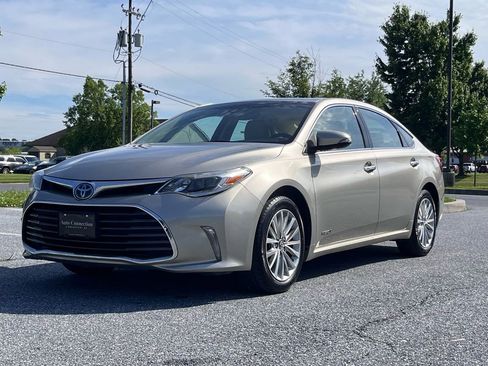 Used 2017 Toyota Avalon Limited w/ All Weather Liner Package FWD image 5